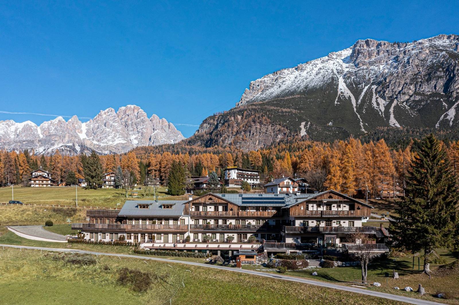Rosapetra SPA Resort 與柯蒂納丹佩佐山谷、多洛米蒂山景