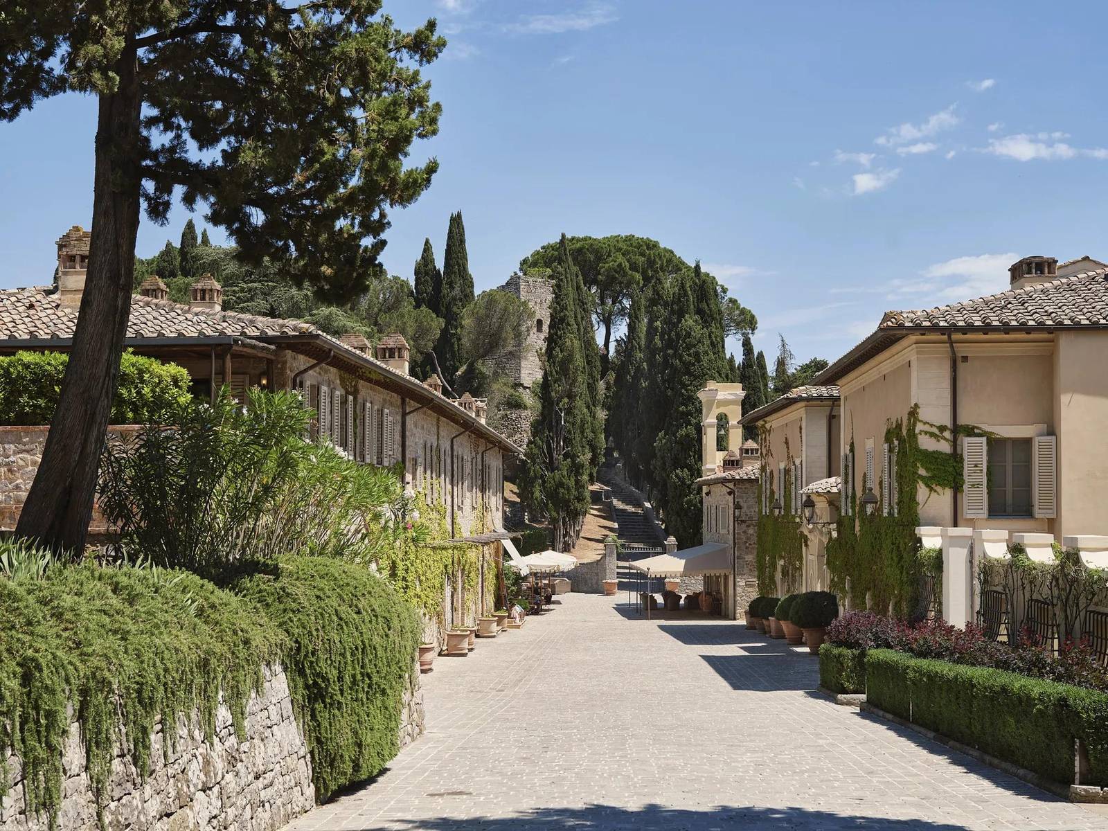 Castiglion del Bosco 中世紀小村石板街道