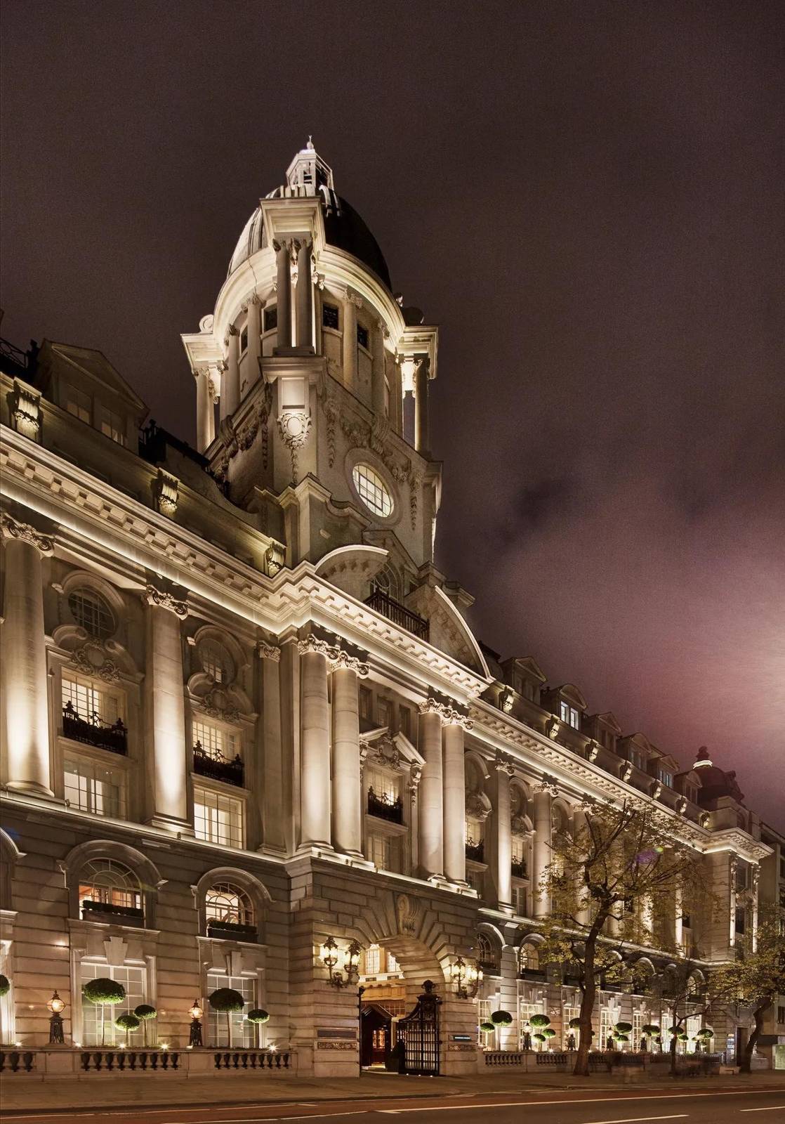 倫敦瑰麗酒店 High Holborn 街上的建築外觀夜景