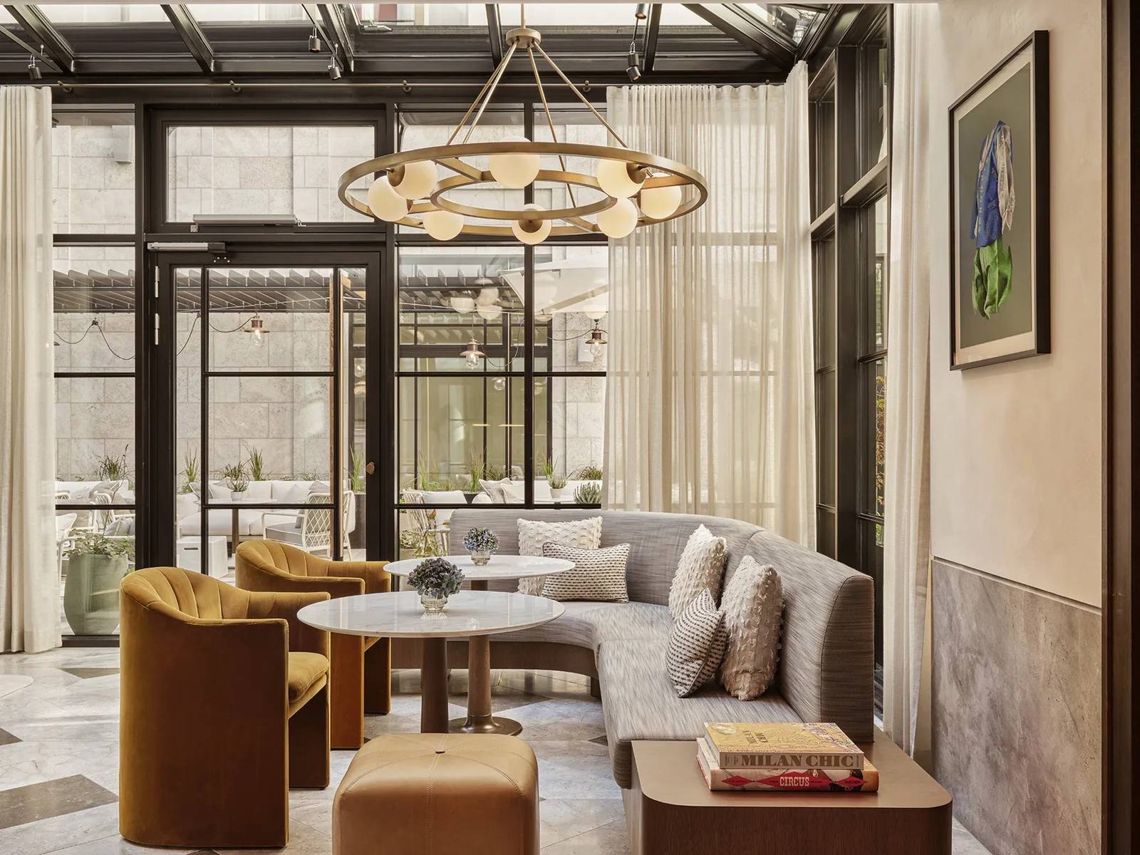 Rosewood Munich Wintergarten 玻璃屋座位區