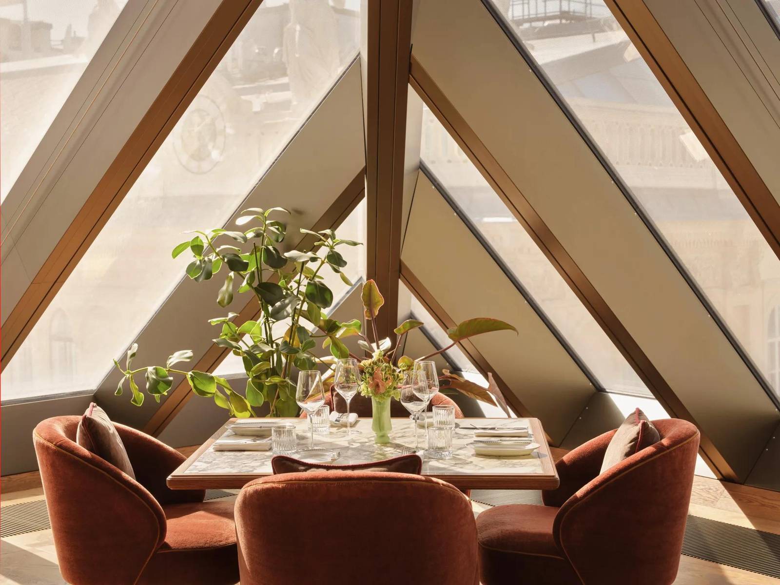 Rosewood Vienna Neue Hoheit 頂樓餐廳斜窗座位