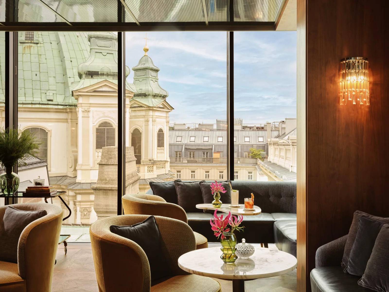 Rosewood Vienna THE1835 頂樓酒吧窗外的聖彼得教堂