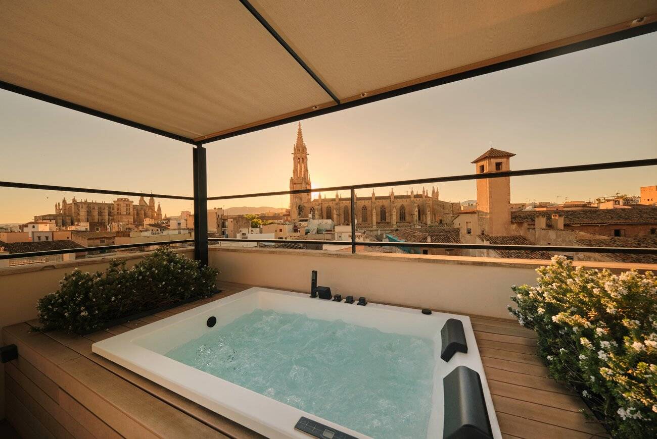 Sant Francesc Hotel Singular La Torre Studio Suite 露台按摩池