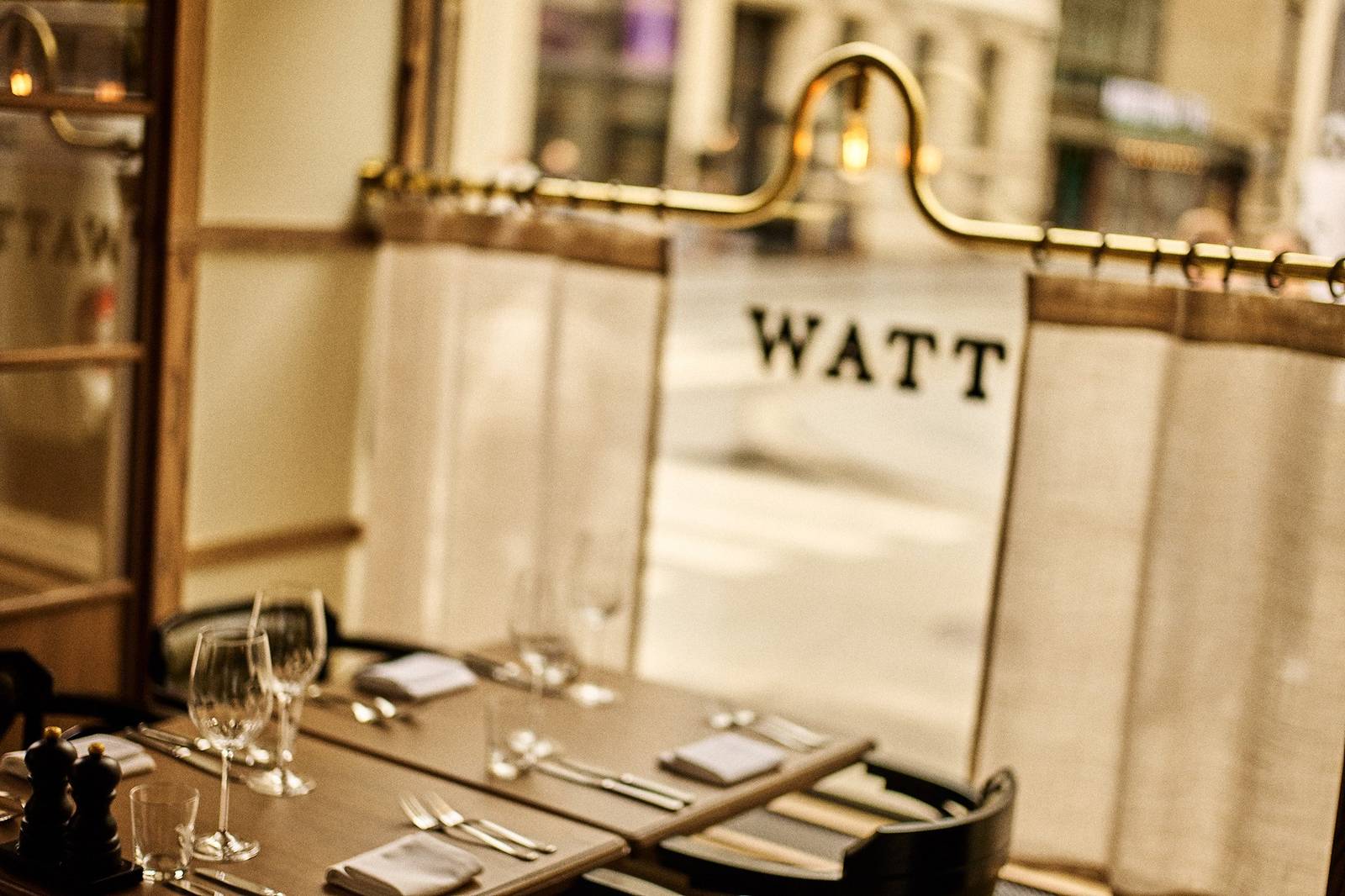 Café WATT 窗邊餐桌