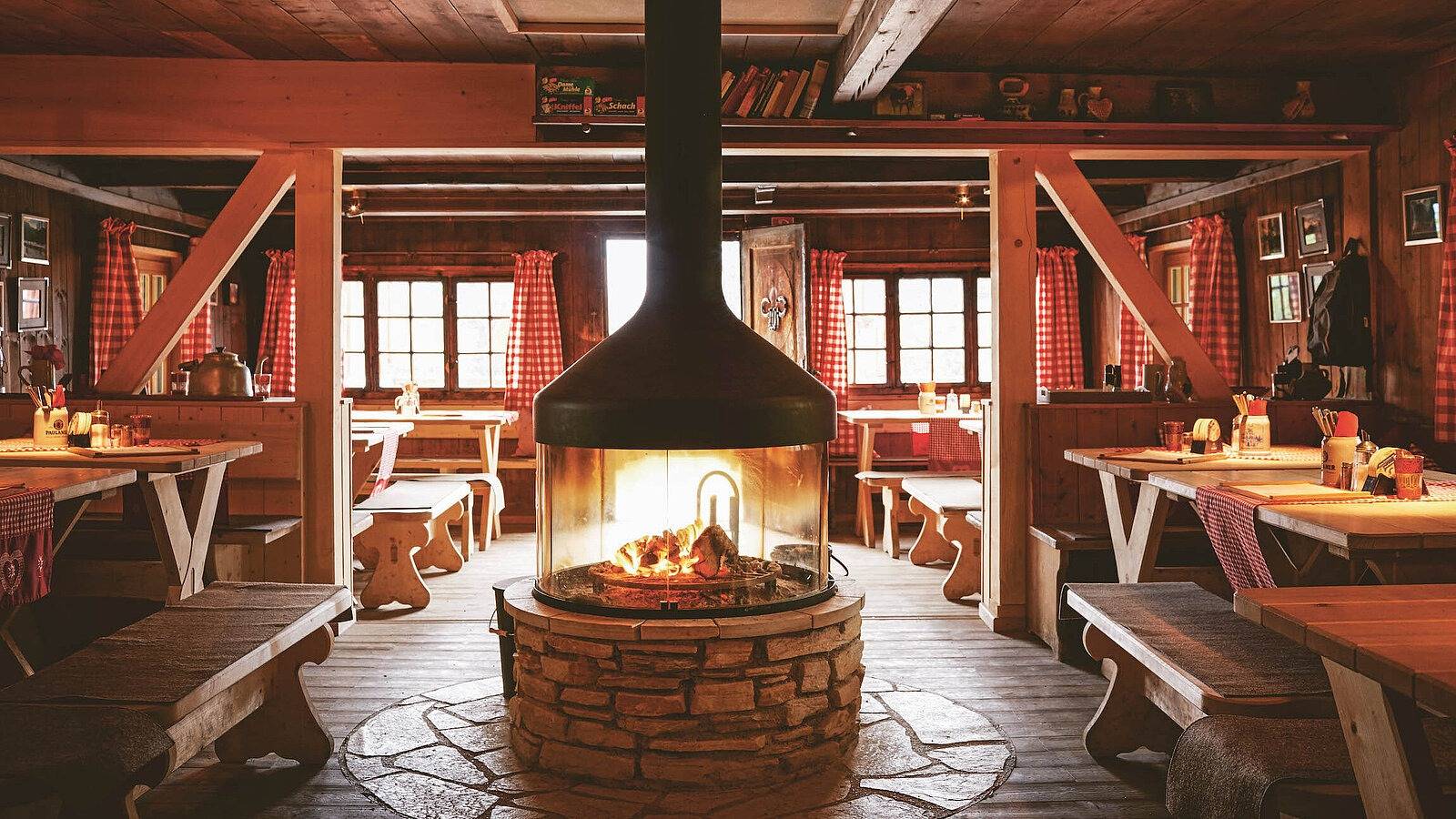 Schloss Elmau Elmauer Alm 山屋壁爐