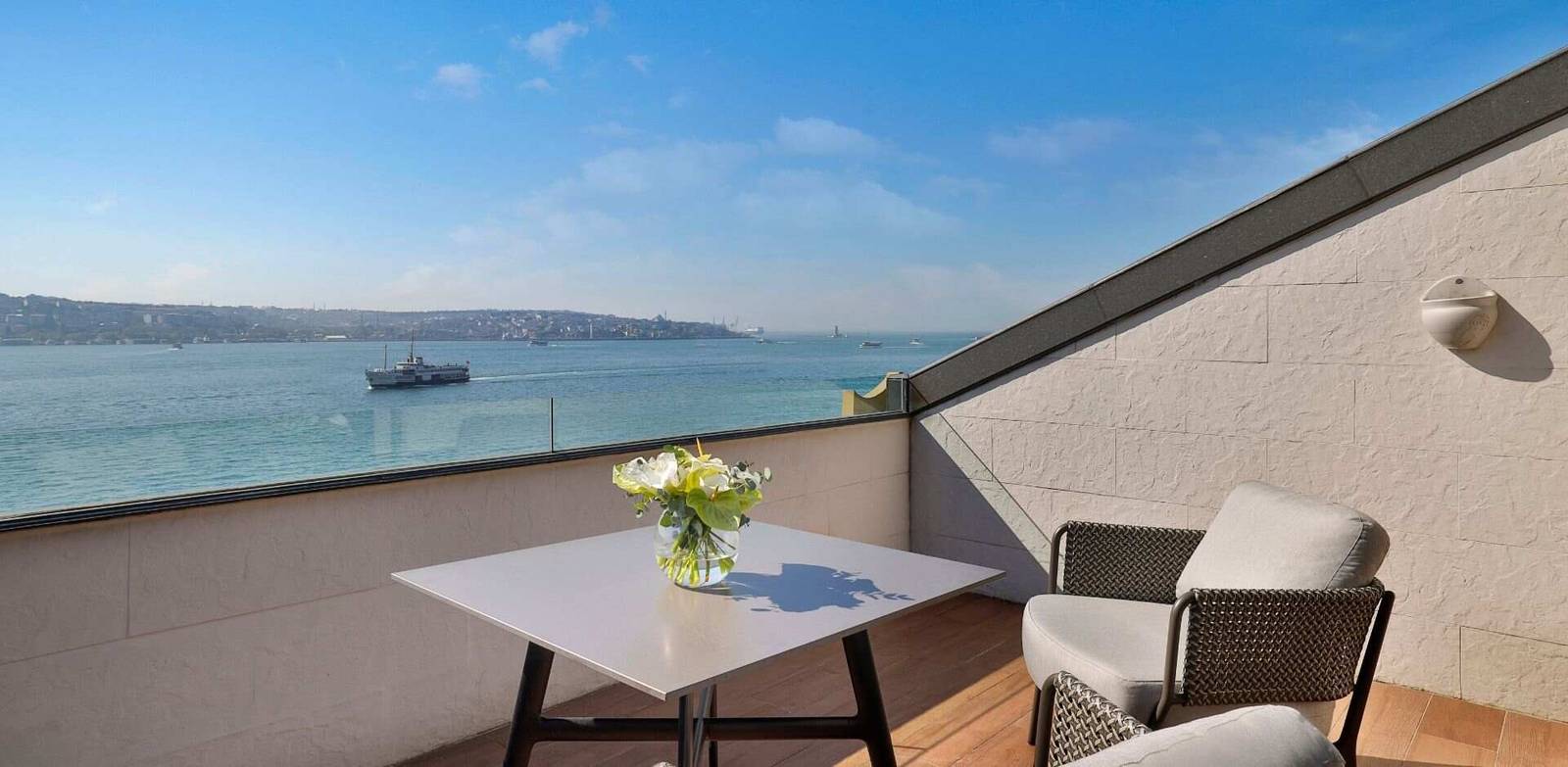 Horizon Terrace Junior Suite 面向博斯普魯斯海峽的私人露台