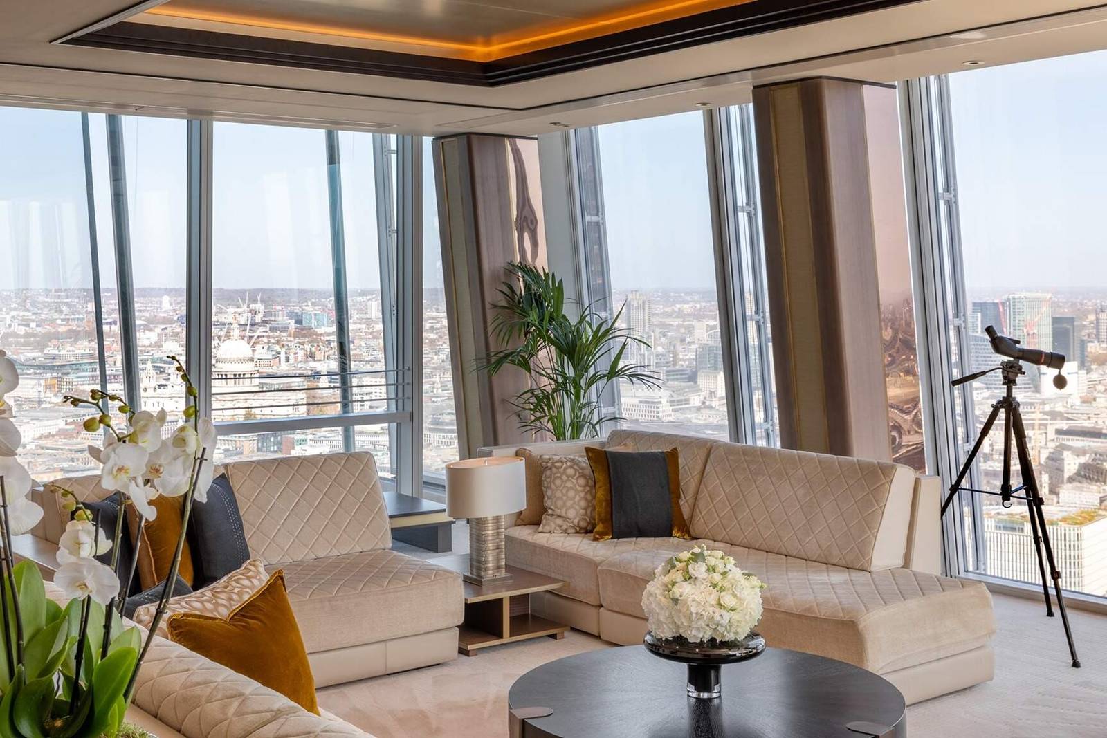 倫敦碎片塔香格里拉酒店 Shangri-La Suite 起居室與泰晤士河景