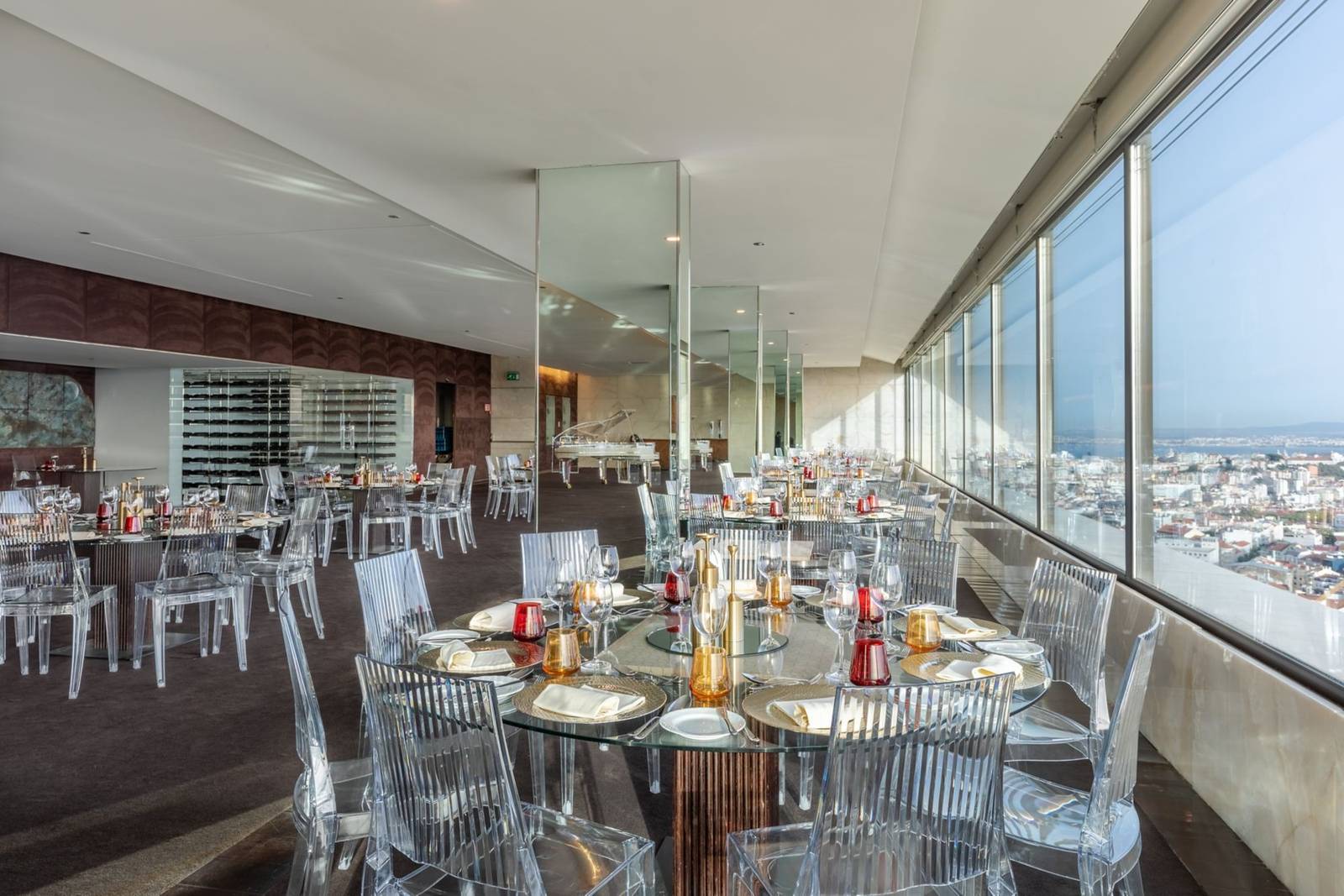 里斯本喜來登酒店 Panorama 頂樓空間與窗外市景