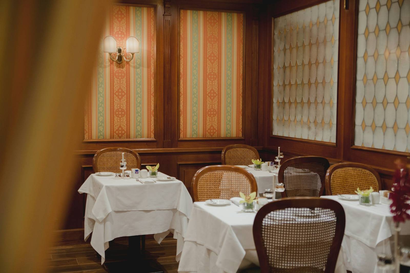威尼斯 Sina Palazzo Sant'Angelo 木質護牆的用餐空間