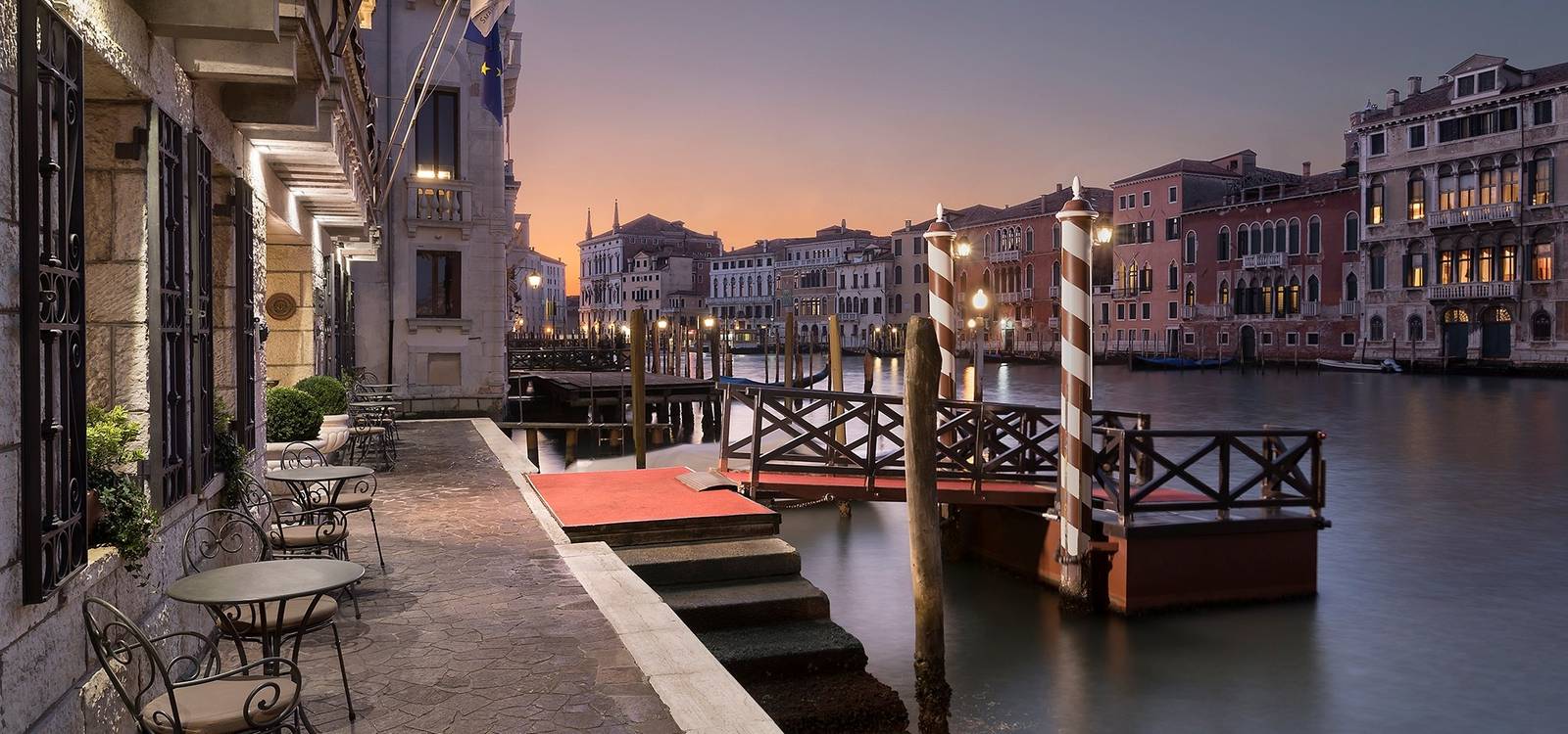 威尼斯 Sina Palazzo Sant'Angelo 大運河畔的私人碼頭與露台暮色