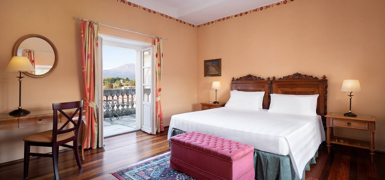 Sina Villa Matilde Deluxe 客房與落地窗