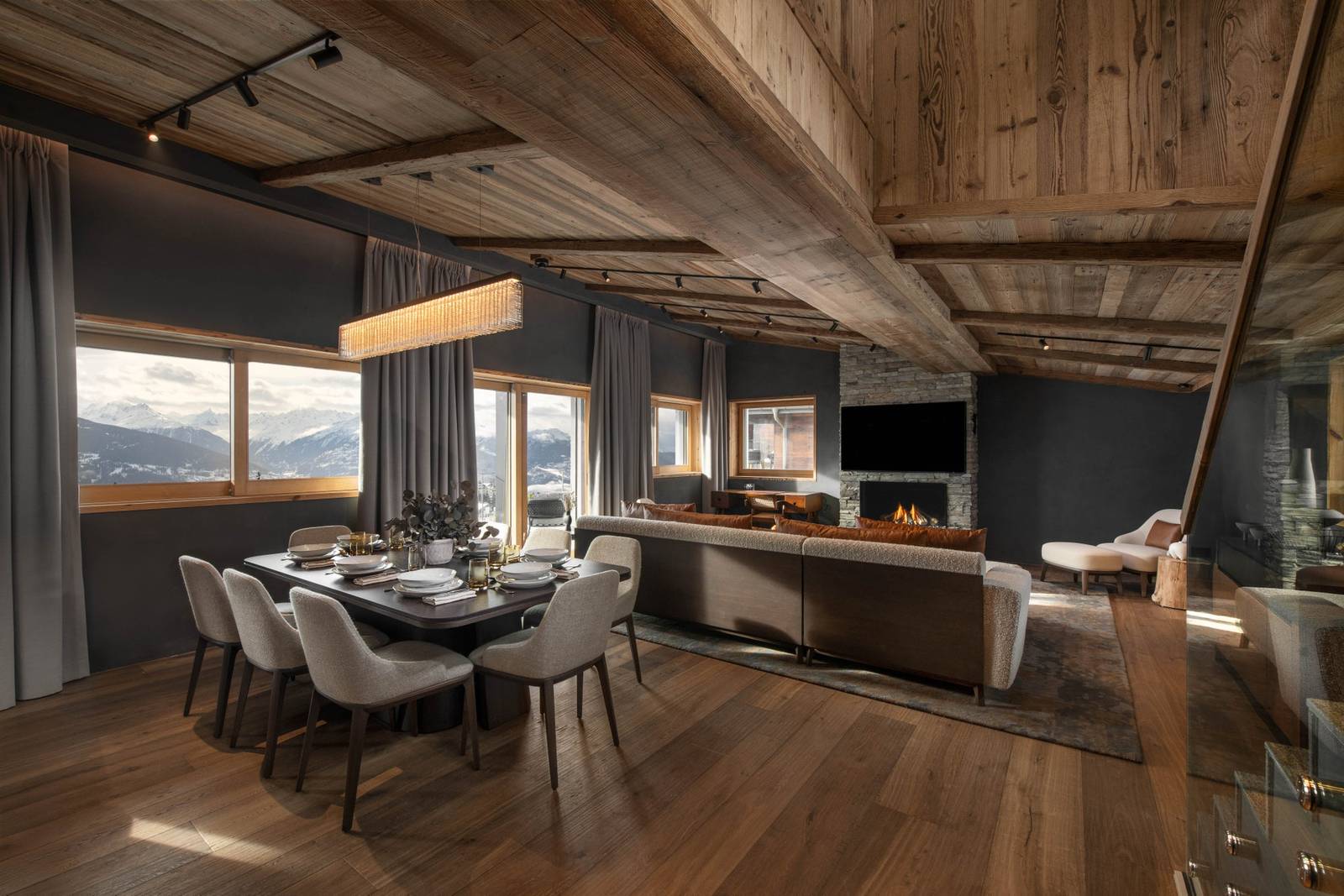 克蘭蒙塔納 Six Senses Four-Bedroom Chalet 客廳與餐桌