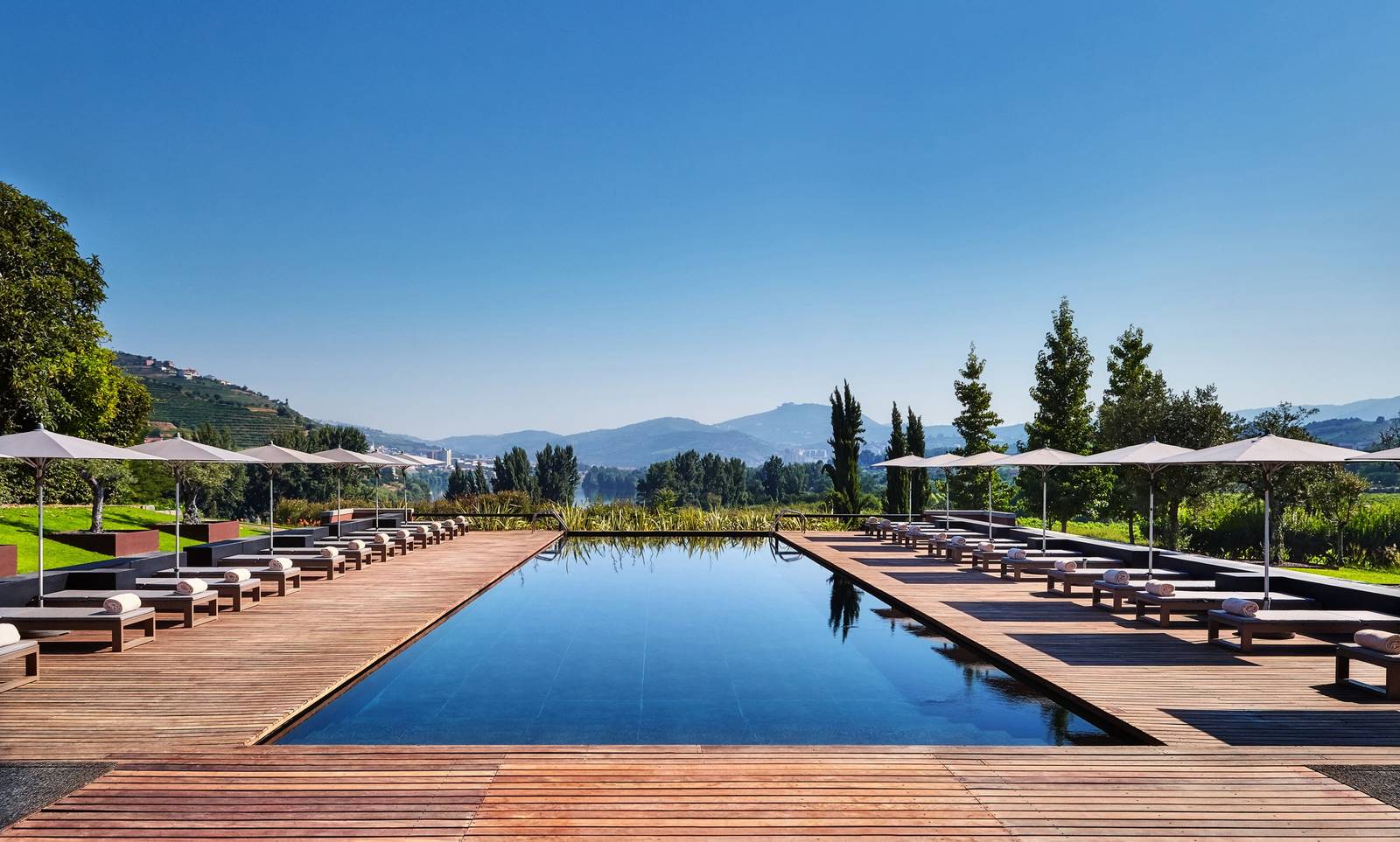 斗羅河谷 Six Senses Douro Valley 戶外泳池與河谷景色