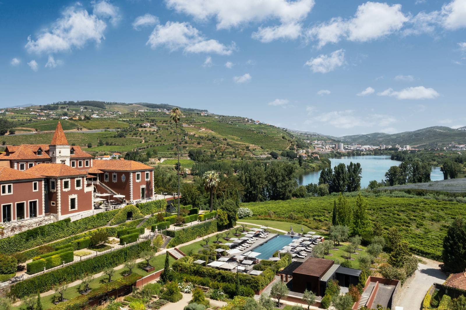 斗羅河谷 Six Senses Douro Valley 莊園、泳池與河谷全景
