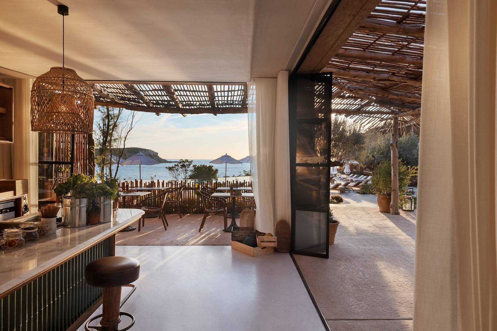 伊維薩島 Six Senses Ibiza Pharmacy Bar 泳池畔酒吧