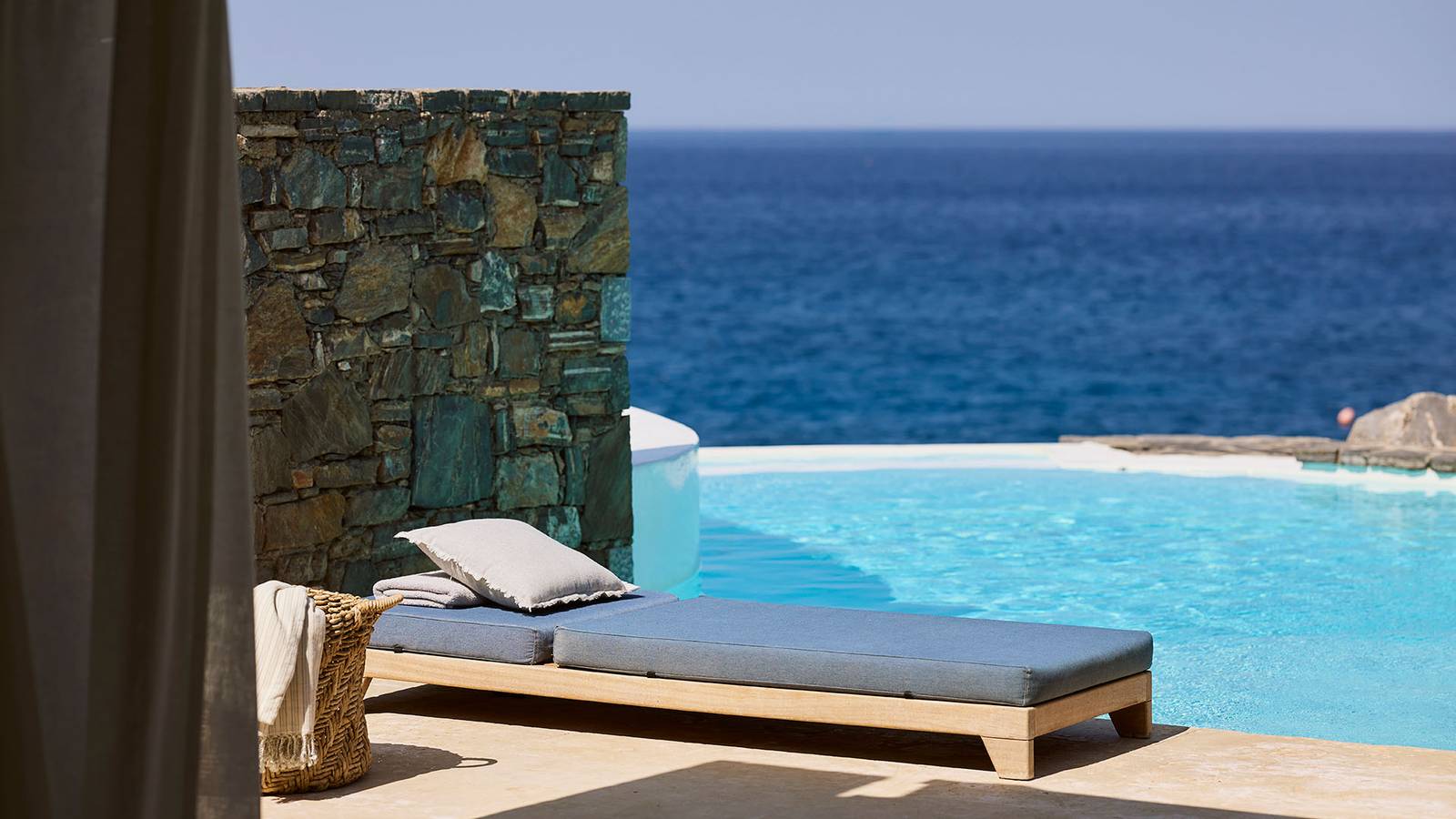 St. Nicolas Bay 度假村 The Rock 私人泳池海景 Studio