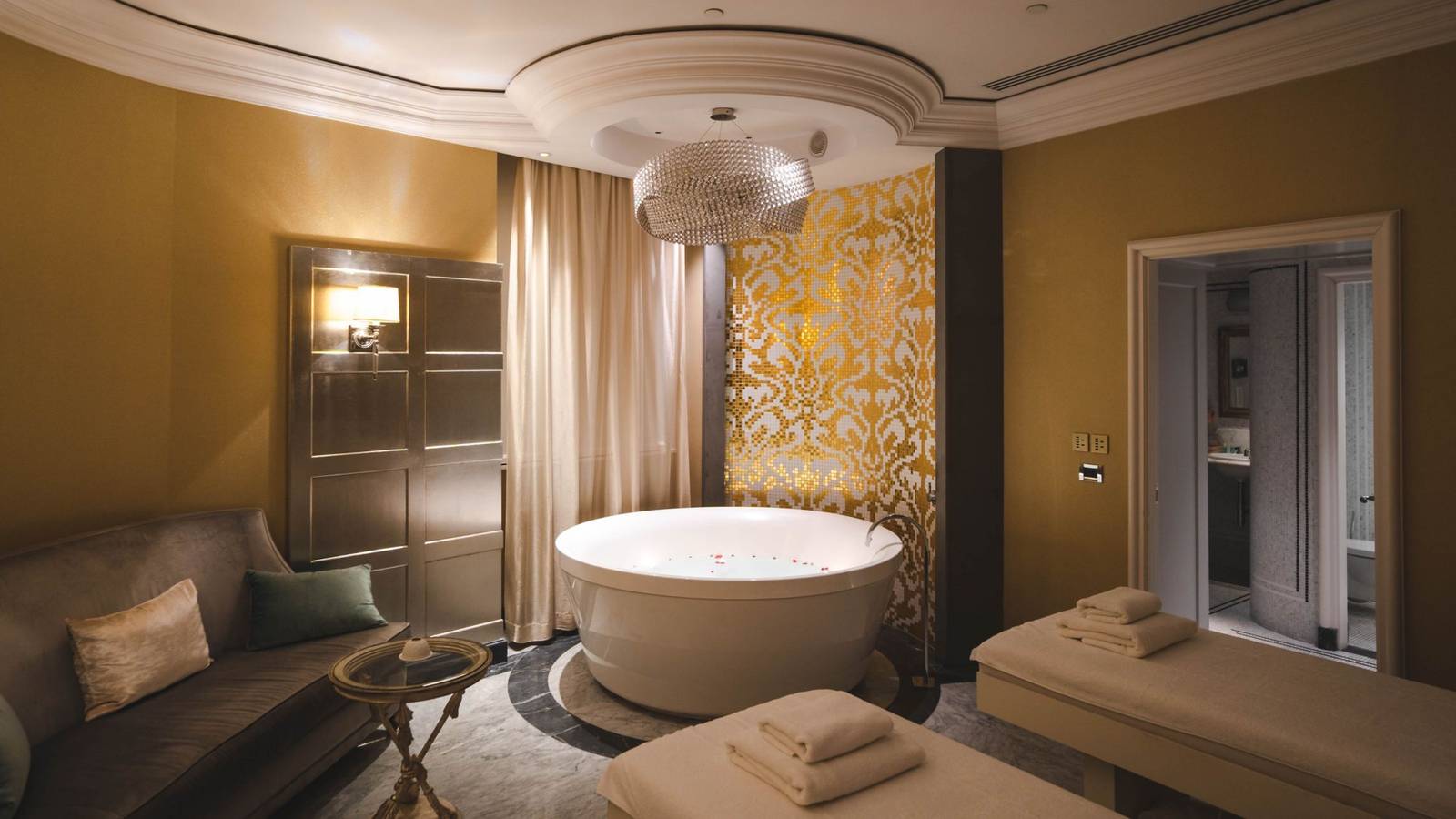 佛羅倫斯瑞吉酒店 Spa Suite 療程室與泡澡浴缸