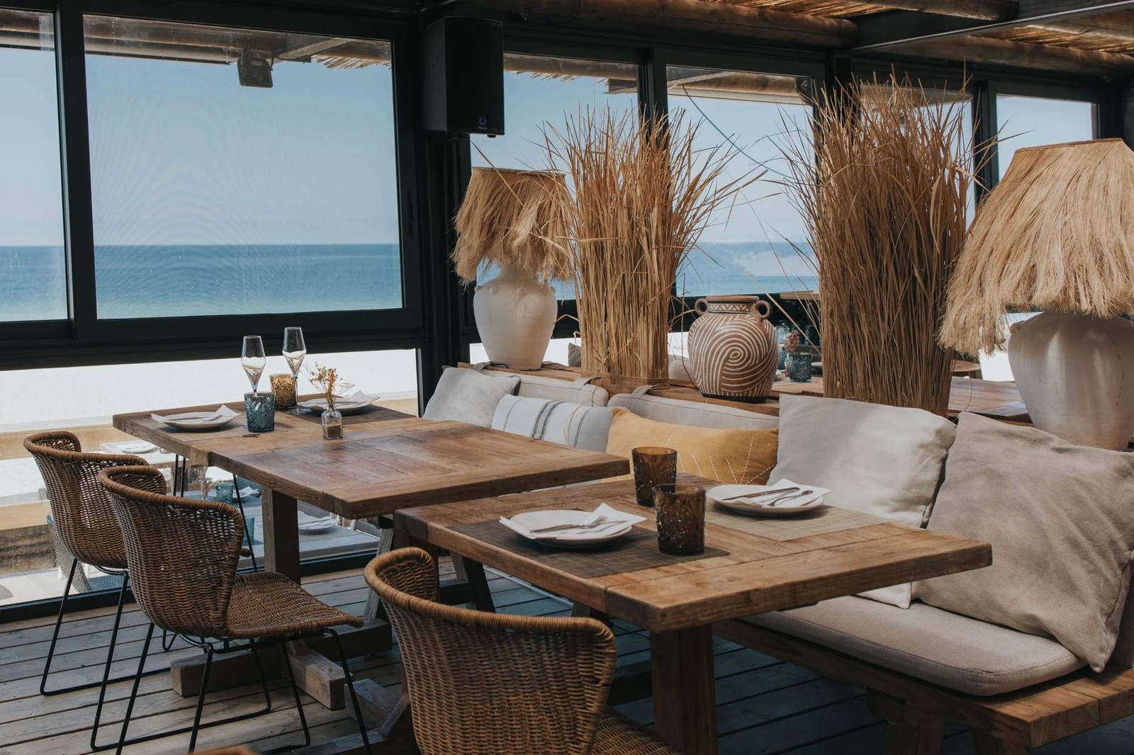 孔波爾塔 Sublime Comporta 海灘俱樂部面海用餐區