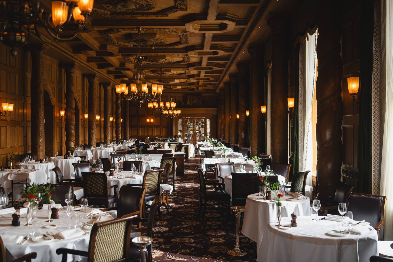 Suvretta House Grand Restaurant 木雕天花板餐廳