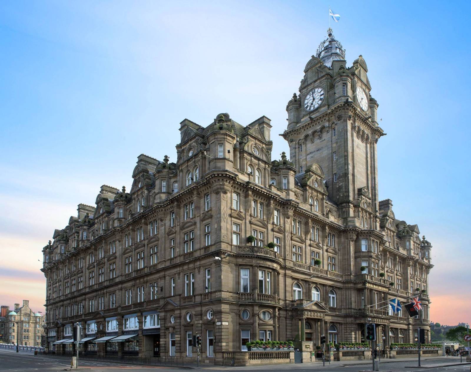 愛丁堡 The Balmoral 鐘樓與維多利亞式建築外觀