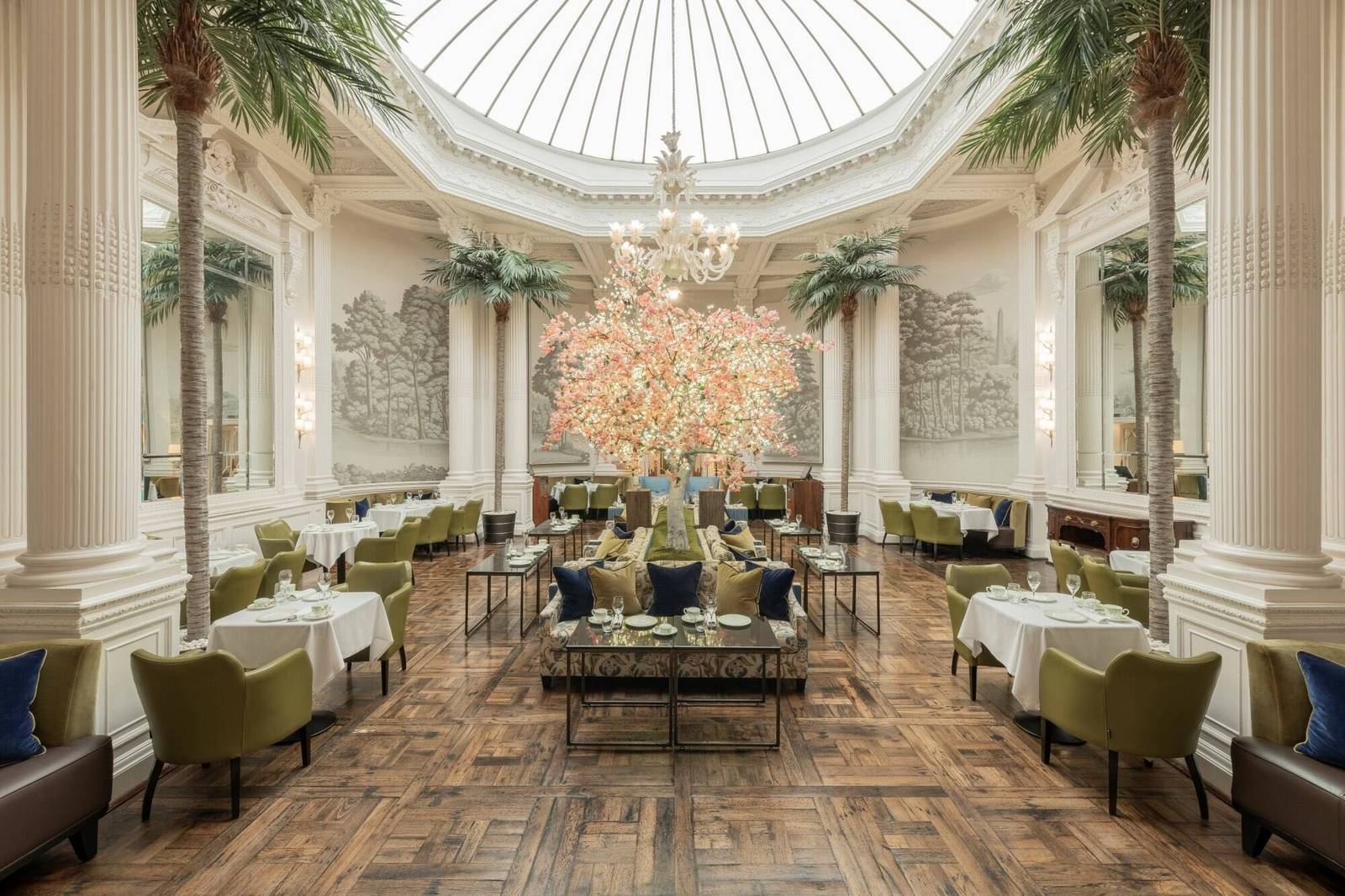 The Balmoral Palm Court 玻璃穹頂下的下午茶廳