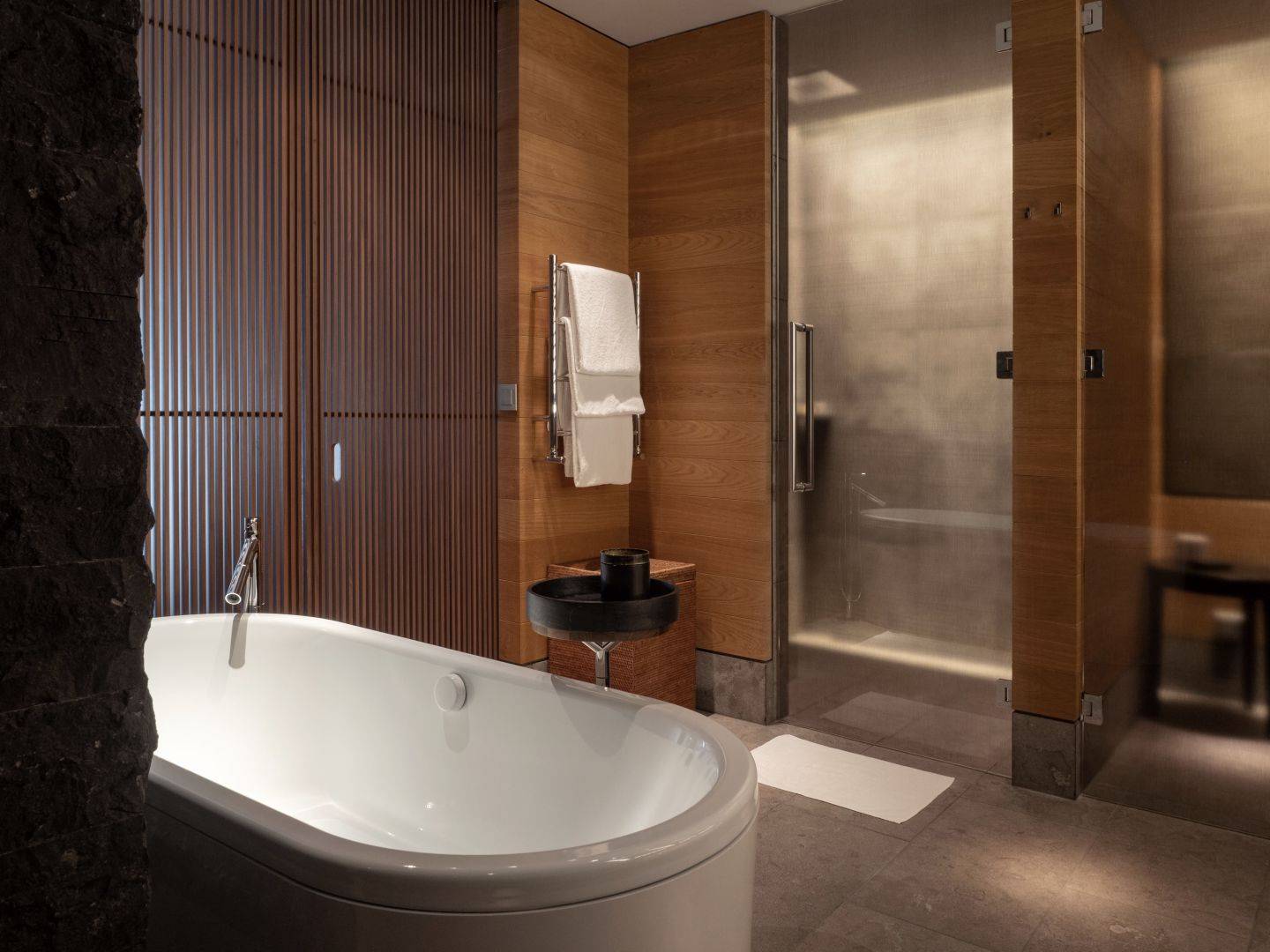 The Chedi Andermatt 客房浴室浴缸與淋浴間