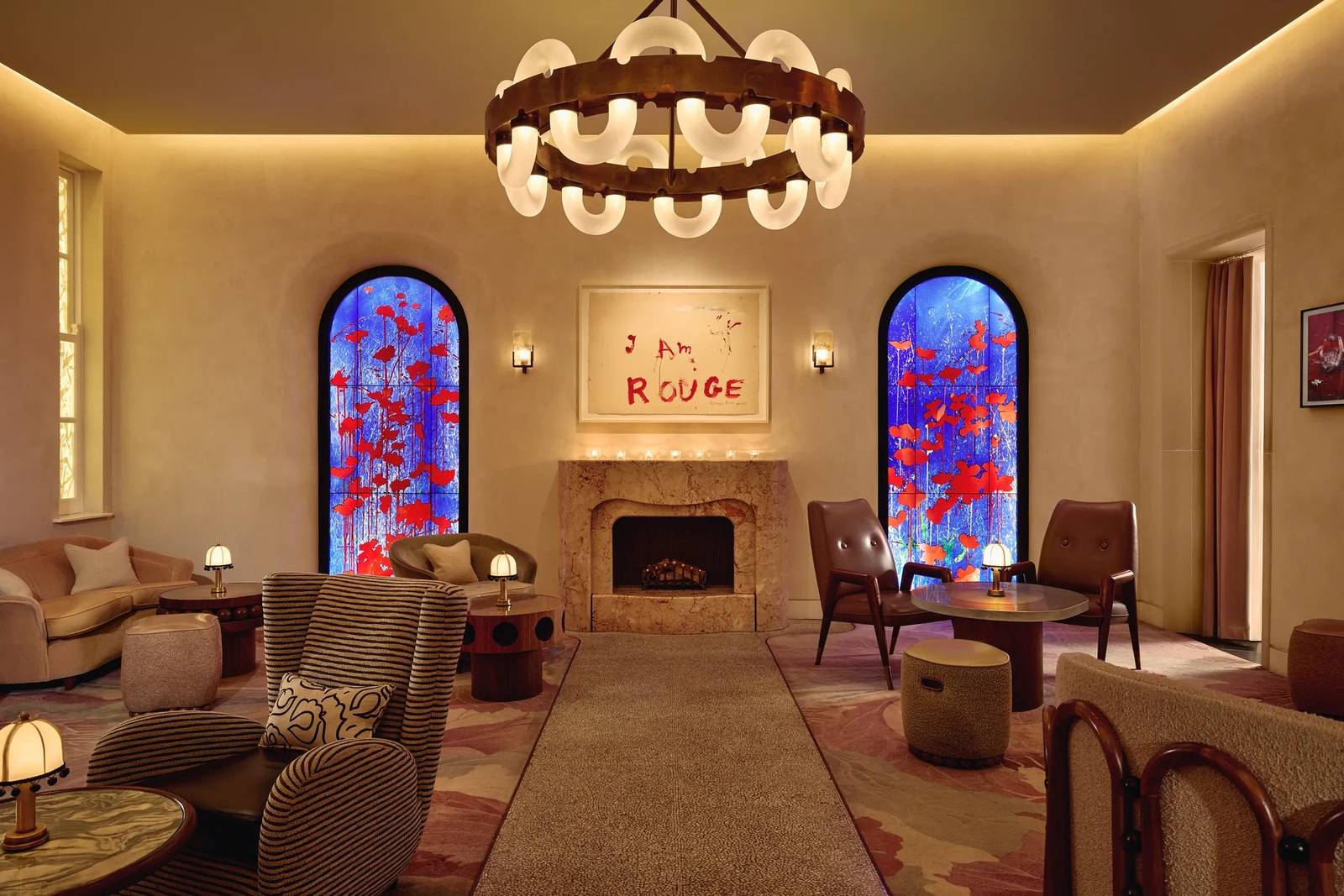 The Connaught Red Room 彩繪玻璃窗酒廊