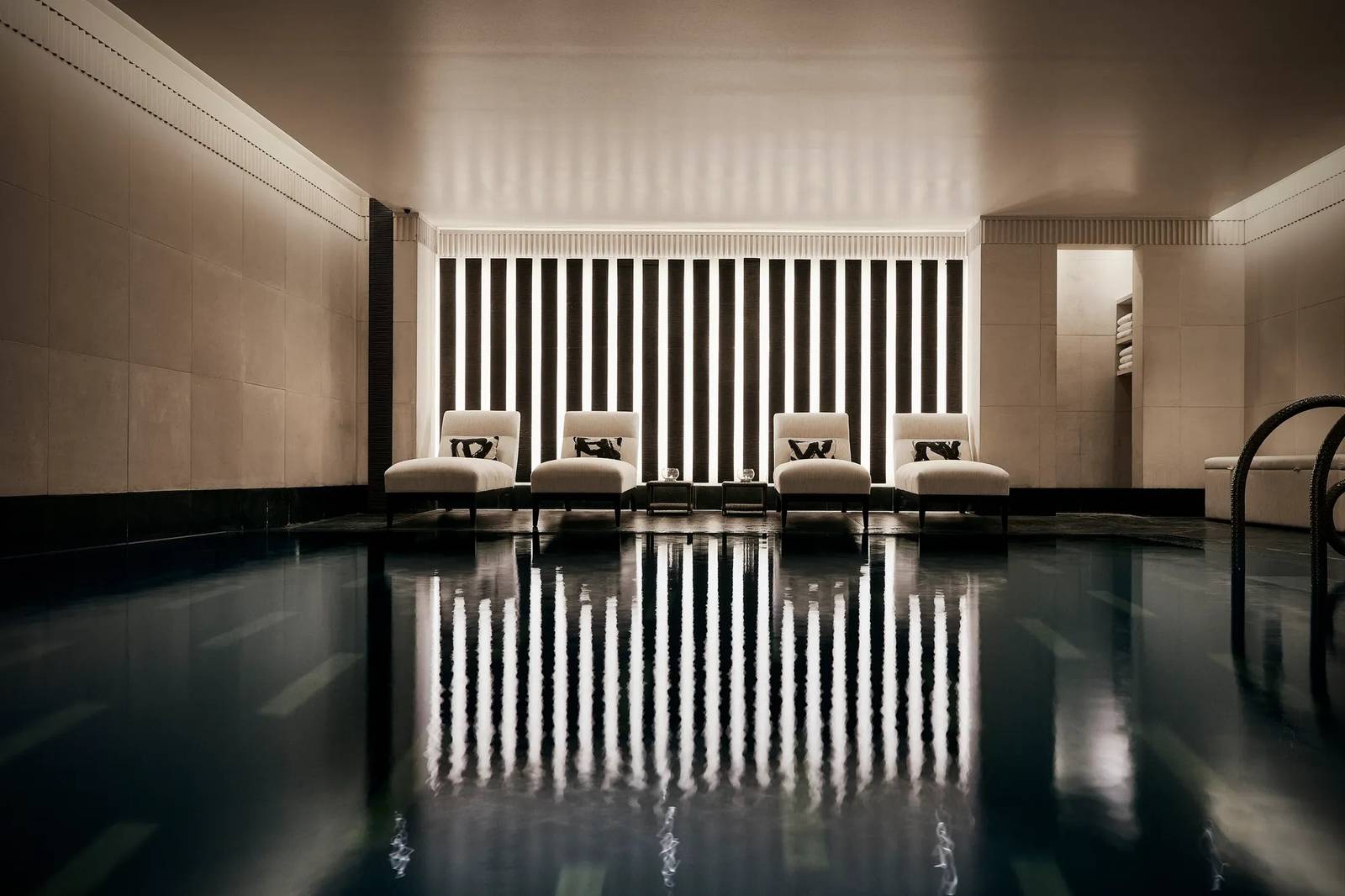 The Connaught Aman Spa 室內泳池
