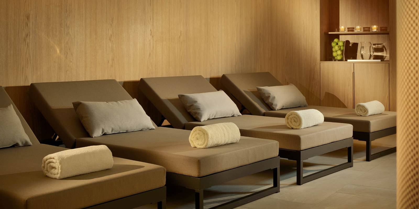 聖莫里茲 Crystal Hotel Wellfit 休憩躺椅區