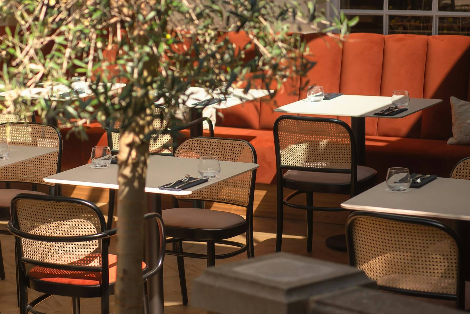 The Feathers Hotel The Aviary 餐廳座位