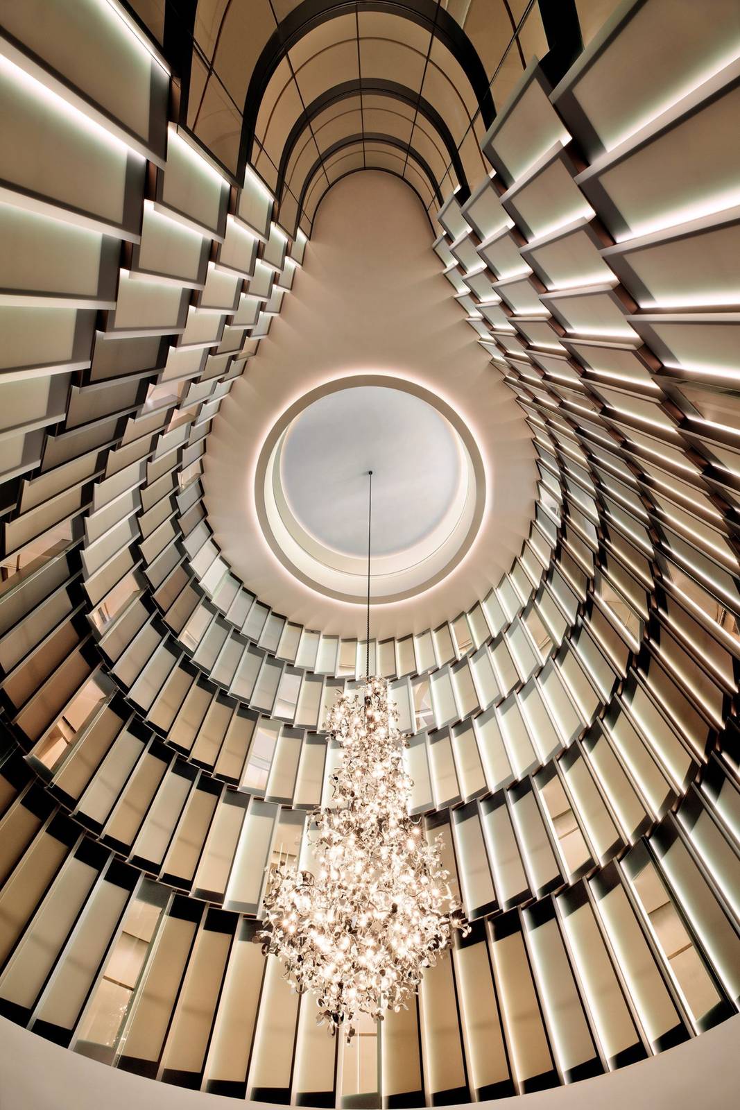 The Fontenay 漢堡酒店 27 公尺高的中庭天井