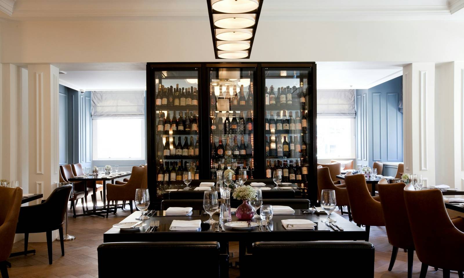 The Gainsborough Brasserie 酒牆與用餐區