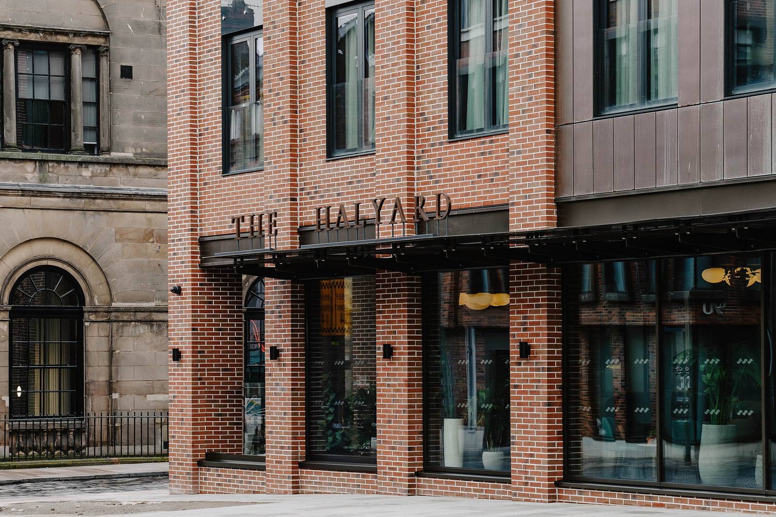 The Halyard 位在 Duke Street 的紅磚入口