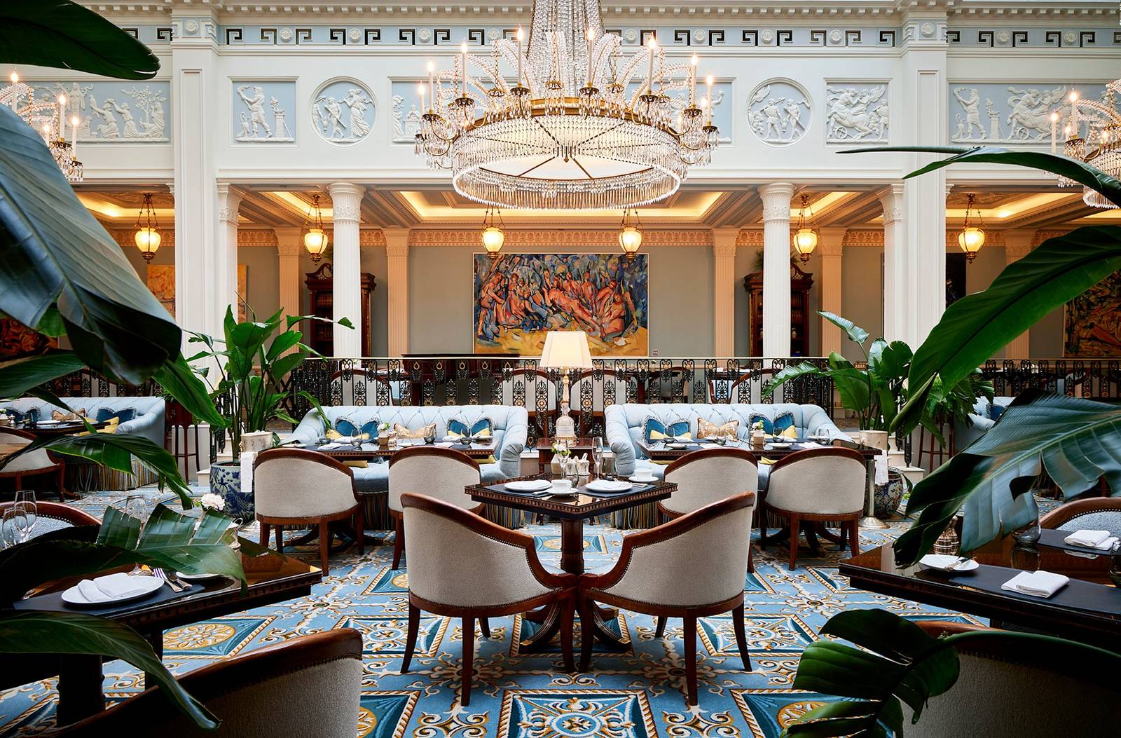 The Lanesborough 玻璃屋頂下的挑高餐廳