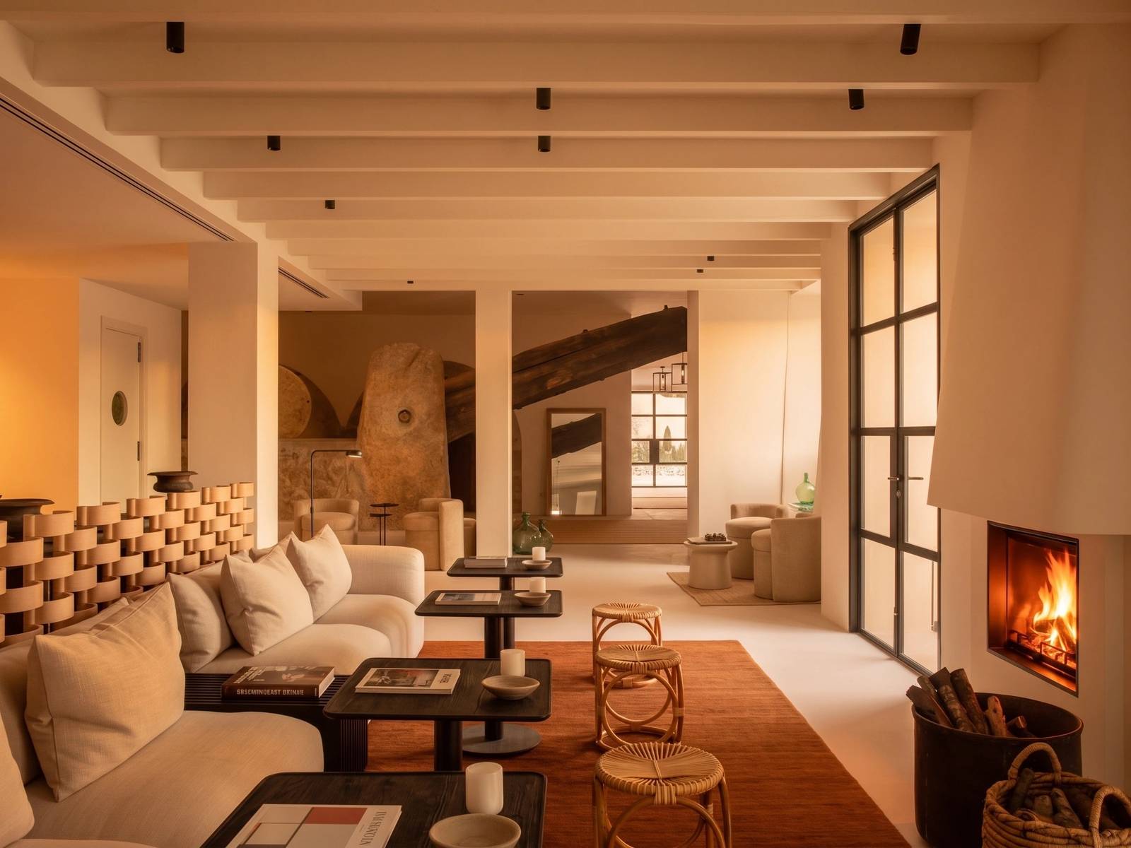 The Lodge Mallorca 壁爐起居空間