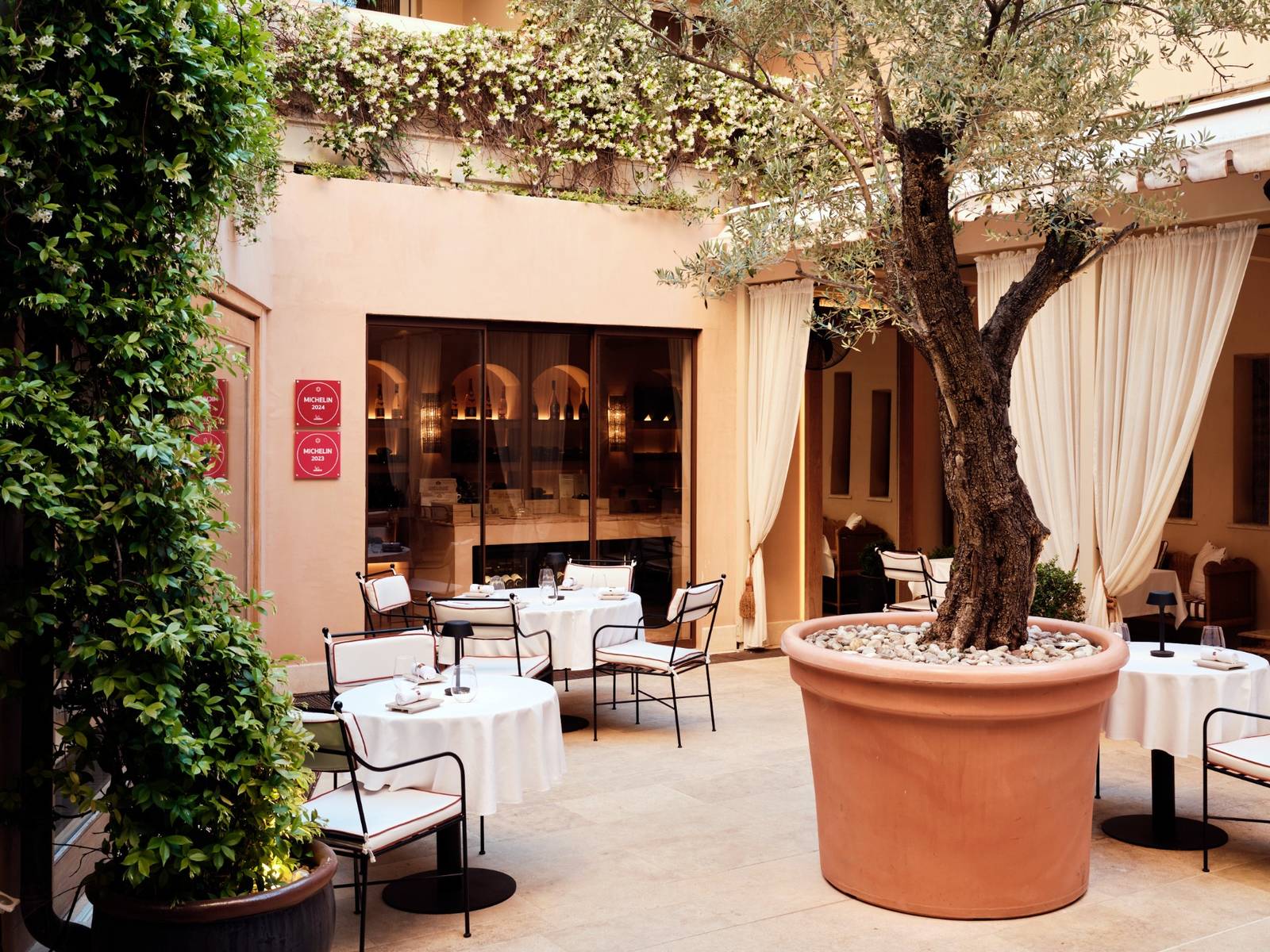 The Margi Patio 餐廳庭院座位
