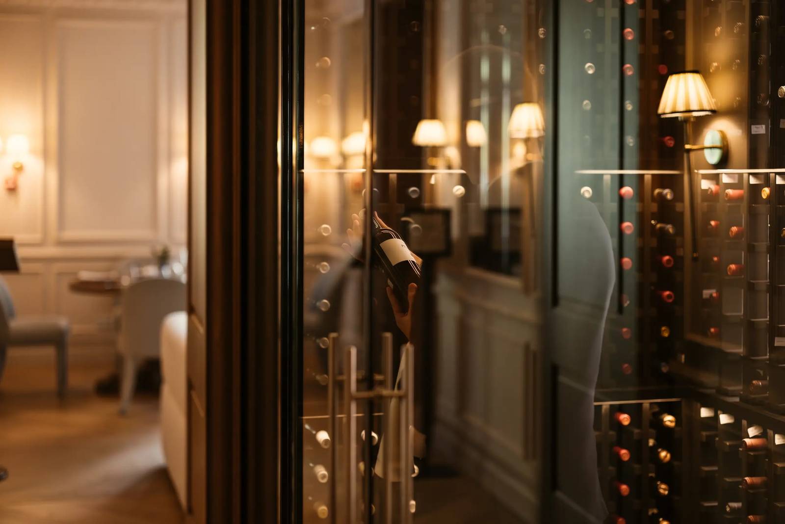 The Principal Madrid Hotel 大廳酒吧旁的酒櫃