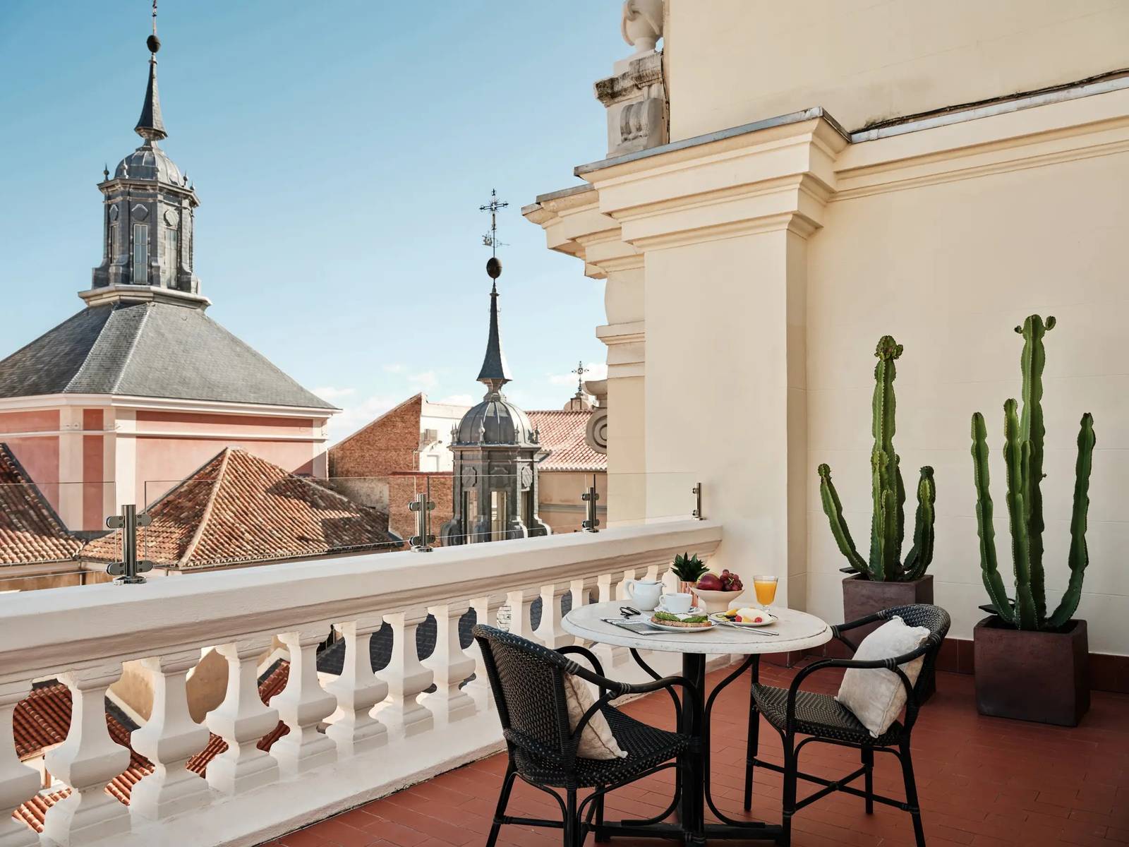 The Principal Madrid Hotel Deluxe Terrace 客房的私人露台與教堂圓頂景觀