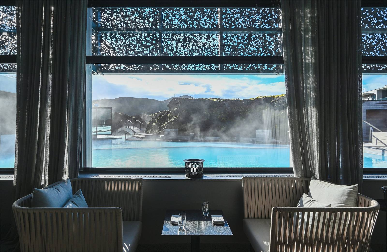 The Retreat at Blue Lagoon Moss 餐廳窗外的潟湖景色