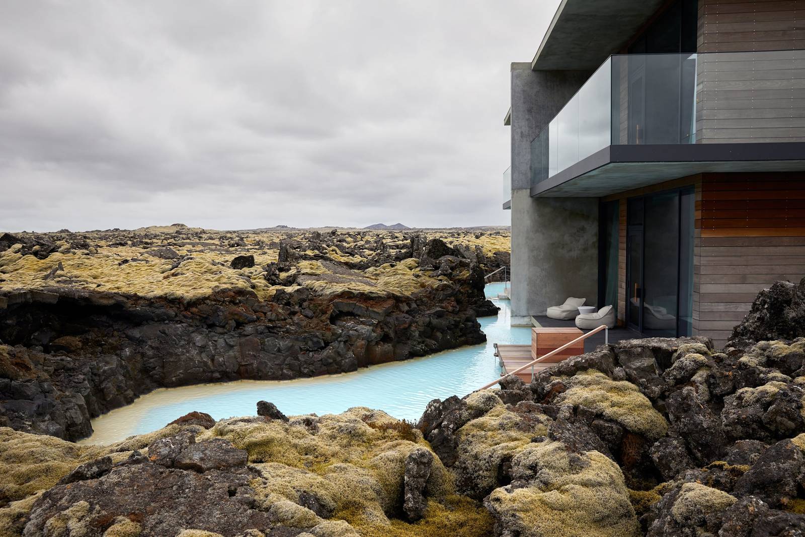 The Retreat at Blue Lagoon Lagoon Suite 外的熔岩地形與私人潟湖