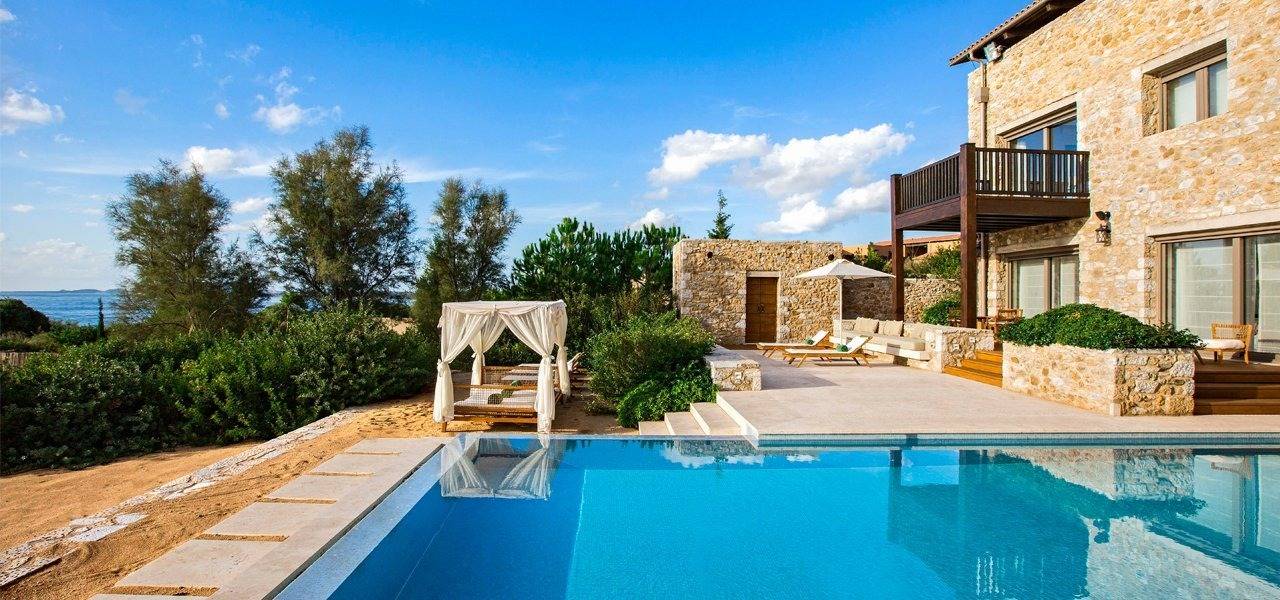 The Romanos Royal Villa Methoni 外觀與泳池
