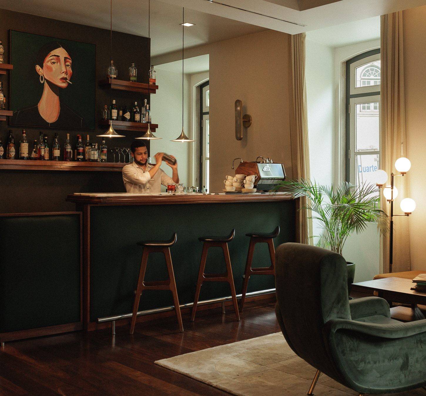 The Vintage Lisbon The Hangout 大廳吧台