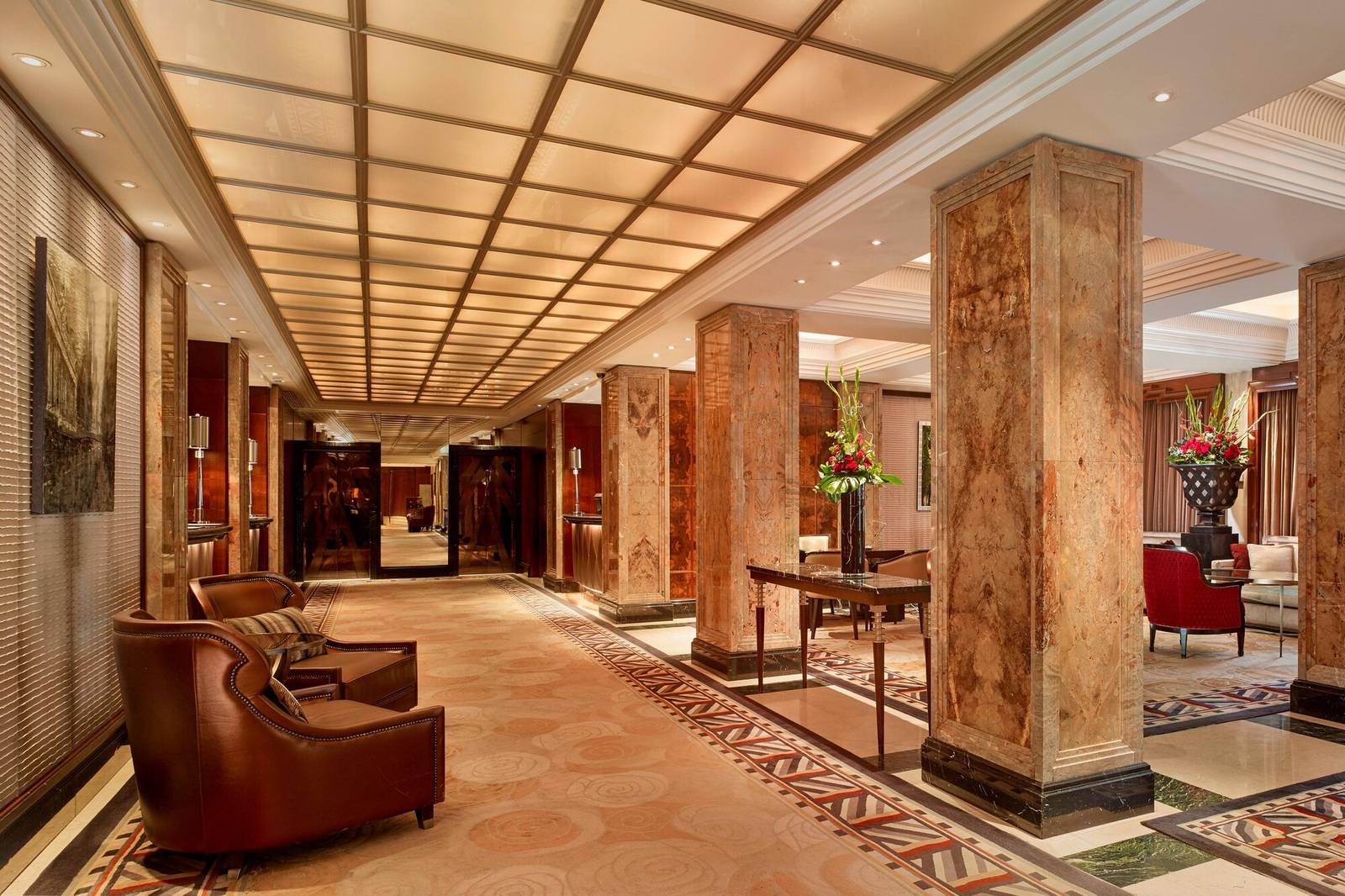 倫敦 The Westbury Mayfair 大理石柱廊大廳