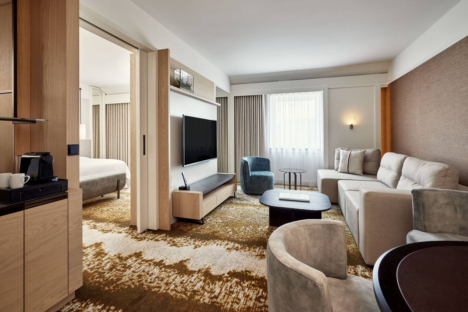 法蘭克福威斯汀大酒店 Junior Suite 起居區