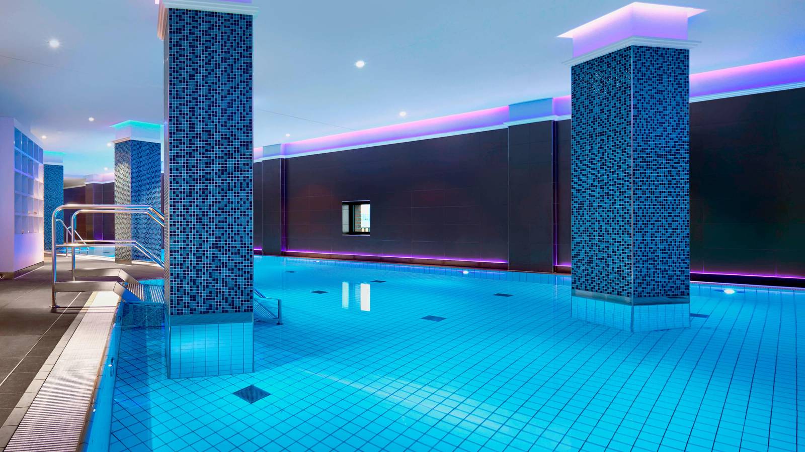 漢堡威斯汀酒店 Heavenly Spa 室內泳池