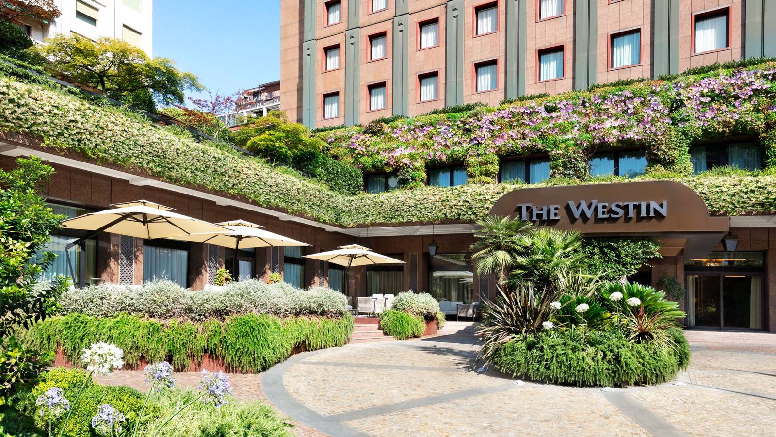 米蘭 Westin Palace 入口與綠牆花園