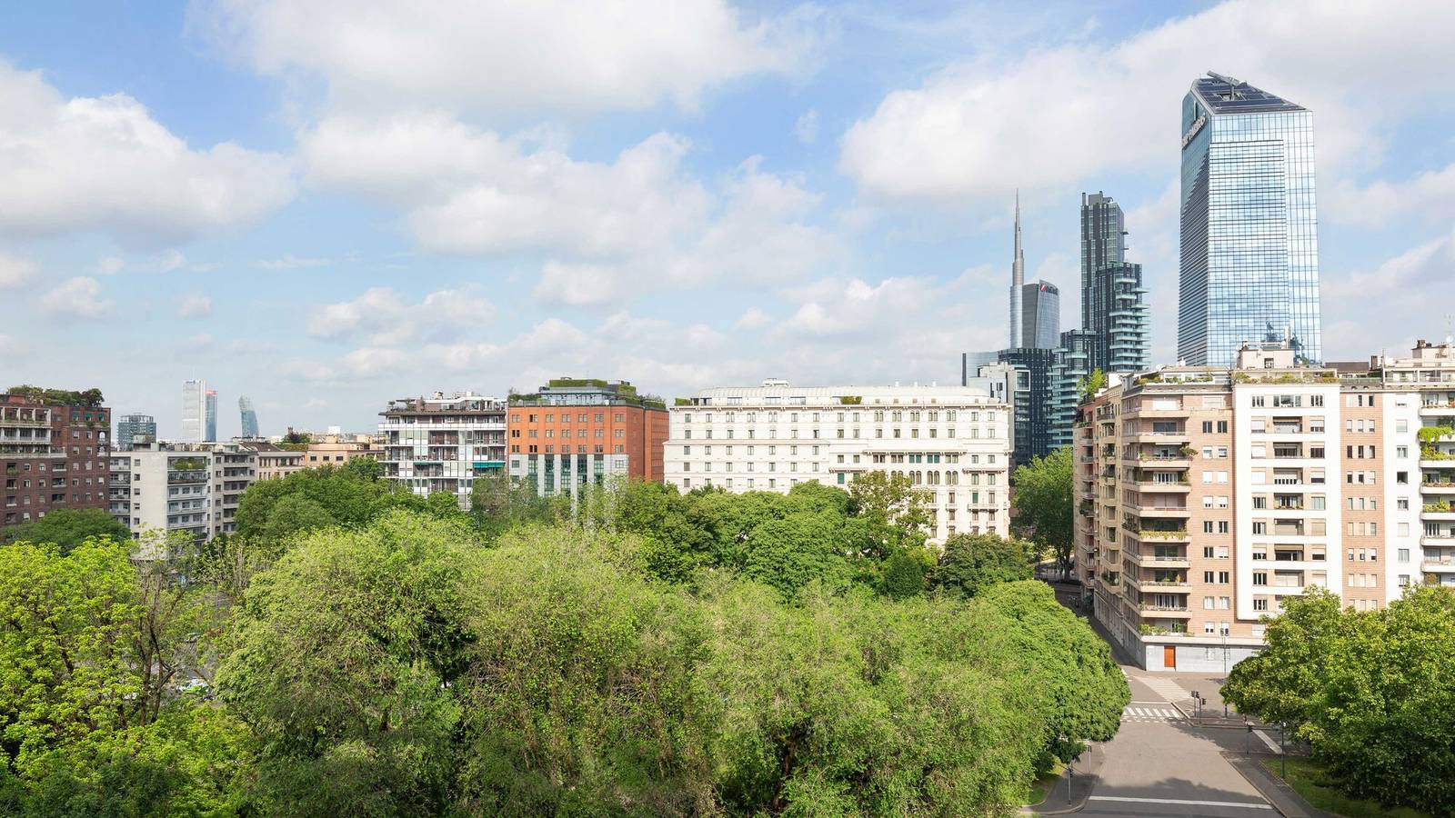 從米蘭 Westin Palace 眺望 Porta Nuova 天際線