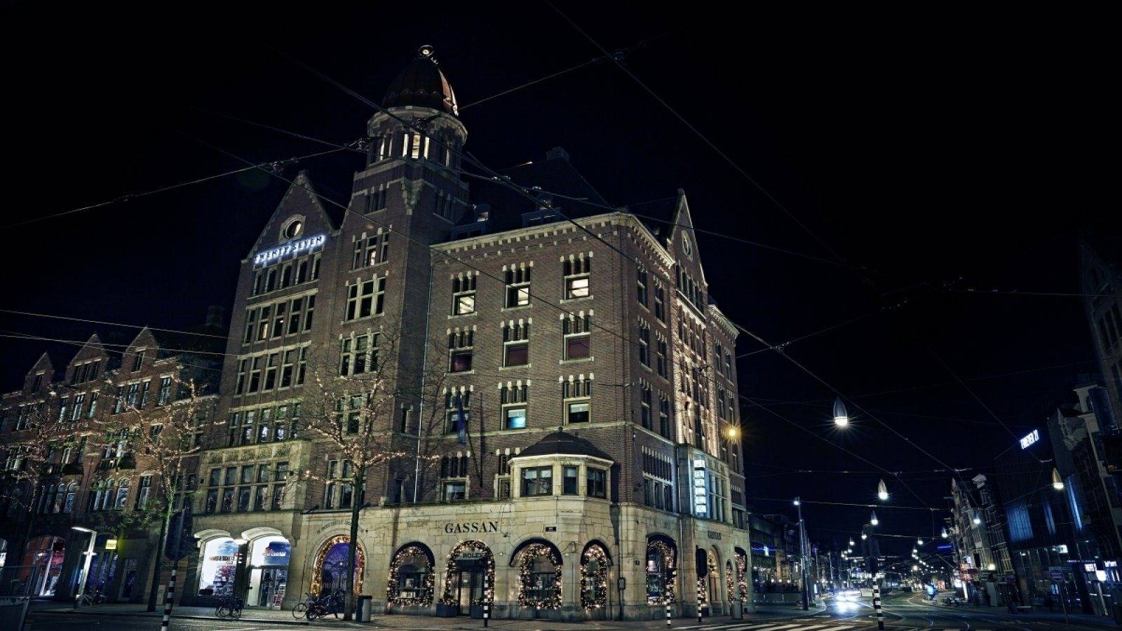 Hotel TwentySeven 夜間外觀