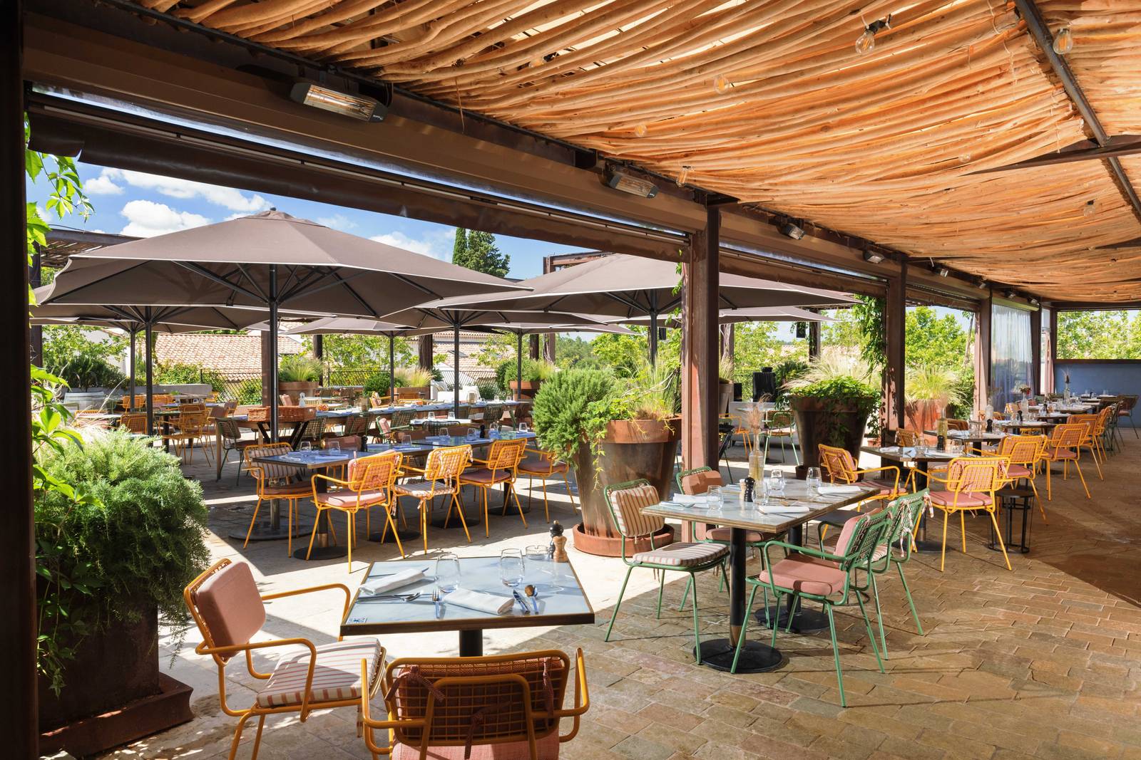 UP - Ultimate Provence Hôtel Ultimate Restaurant 棚架露台座位