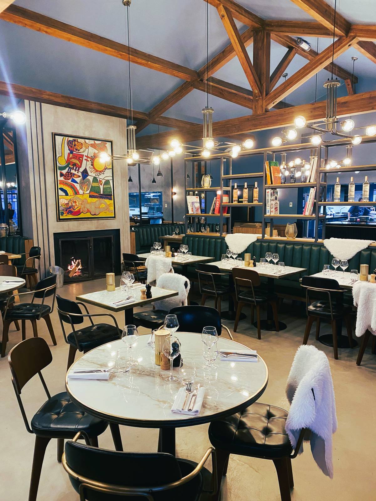 UP - Ultimate Provence Hôtel Ultimate Restaurant 室內用餐區